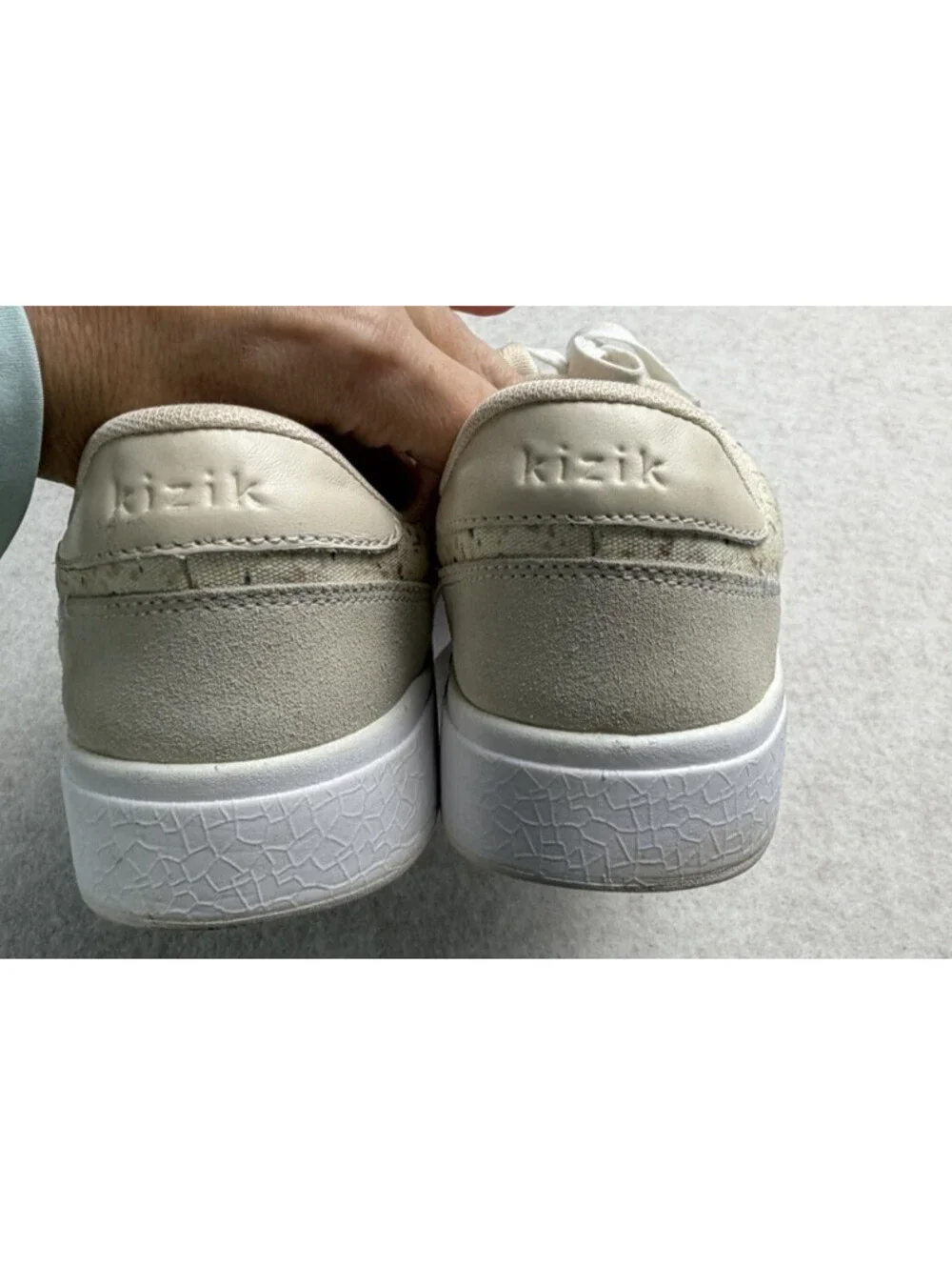 Kizik Prague Sneaker Cream Handsfree Sneakers Men's 7.5/Women's 9